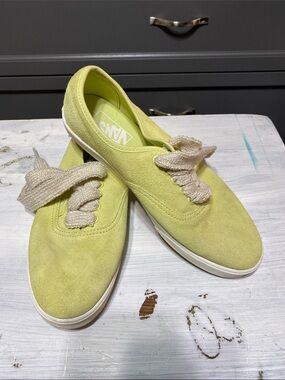 Cute VANS womans green suede sneakers SZ 8